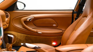 Image 23/35 de Porsche 911 Carrera 4 (2001)