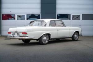 Image 4/24 de Mercedes-Benz 220 SE b (1963)