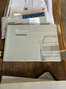 Bild 23/79 von Mercedes-Benz 200 CE (1993)