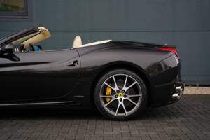 Imagen 10/50 de Ferrari California (2011)