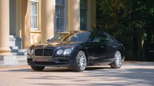 Immagine 2/68 di Bentley Flying Spur V8 S (2017)