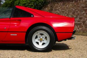Image 22/50 de Ferrari 308 GTSi (1981)