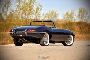 Image 6/80 de Jaguar Type E 4.2 (1966)