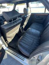 Image 28/36 of BMW 745i (1985)