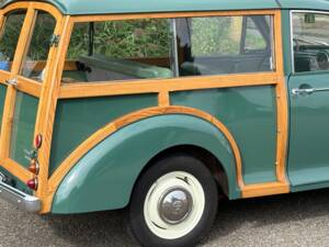 Image 22/26 of Morris Minor 1000 Traveller (1971)
