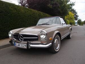 Image 17/99 de Mercedes-Benz 280 SL (1971)