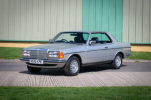 Bild 8/28 von Mercedes-Benz 230 CE (1984)