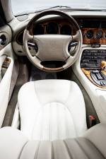 Image 14/37 of Jaguar XKR (1998)