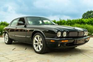 Image 10/50 de Jaguar XJR 4.0 (2000)