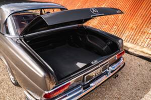 Image 22/37 of Mercedes-Benz 280 SE 3,5 (1970)