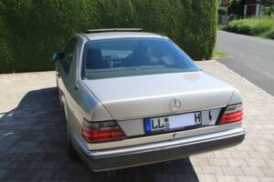 Bild 11/16 von Mercedes-Benz 230 CE (1990)