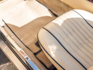 Image 43/57 de Aston Martin V8 Vantage Volante (1989)