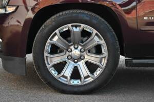 Image 9/50 of Chevrolet Suburban (2017)