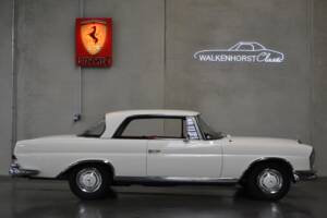 Image 55/61 de Mercedes-Benz 250 SE (1966)