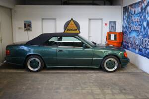 Image 34/38 of Mercedes-Benz 300 CE-24 (1992)