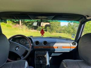 Bild 8/8 von Mercedes-Benz 200 (1984)
