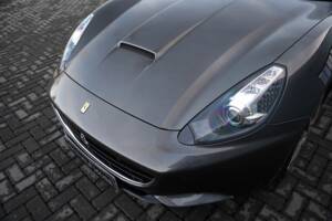Image 26/50 of Ferrari California (2009)