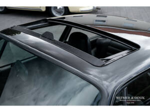 Image 14/28 de Porsche 911 Carrera 4 (1990)