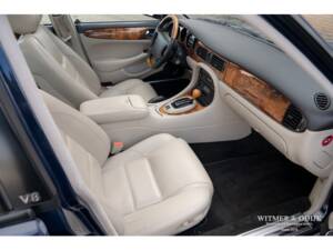 Image 24/31 of Jaguar XJR 4.0 (1999)