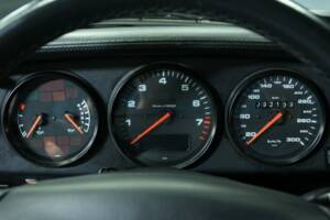Image 19/50 de Porsche 911 Carrera 4S (1996)