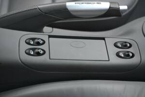 Bild 43/50 von Porsche 911 Carrera 4S (2004)