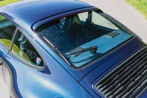 Image 23/52 of Porsche 911 Carrera 4 (1997)