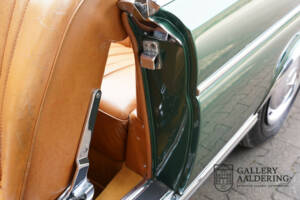 Image 32/50 of Mercedes-Benz 220 SE b (1964)