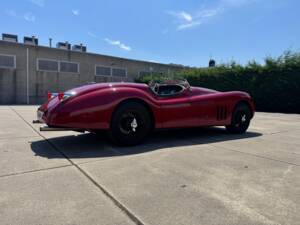 Image 15/34 of Jaguar XK 140 OTS (1955)