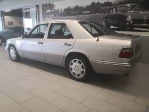 Bild 10/19 von Mercedes-Benz E 420 (1994)