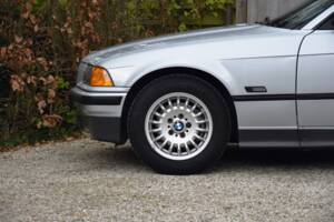 Image 21/46 of BMW 320i (1995)