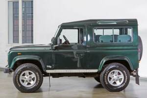 Immagine 2/18 di Land Rover Defender 90 Td5 (2002)