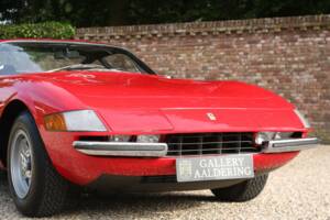 Afbeelding 25/50 van Ferrari 365 GTB/4 Daytona (1973)