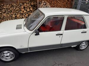 Bild 2/4 von Renault R 5 GTL (1981)
