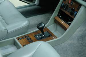 Bild 25/50 von Mercedes-Benz 300 SEL (1986)
