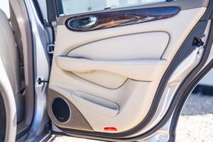 Image 35/50 of Jaguar XJ 8 4.2 (2003)