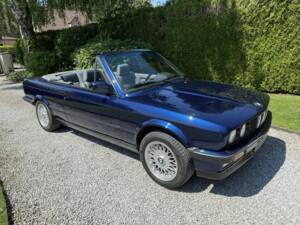 Bild 1/8 von BMW 320i (1991)