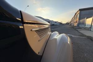 Image 25/26 de Ford V8 Deluxe Club Cabriolet (1937)