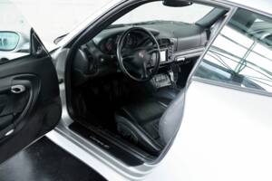 Image 18/50 of Porsche 911 Carrera 4S (2004)