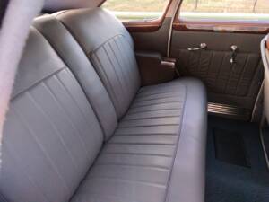 Image 20/50 of Cadillac 61 Sedan (1941)