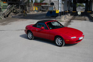 Immagine 2/24 di Mazda MX-5 1.6 (1992)