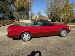 Bild 6/8 von Mercedes-Benz E 220 (1994)