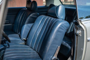 Image 24/40 of Mercedes-Benz 250 CE (1970)