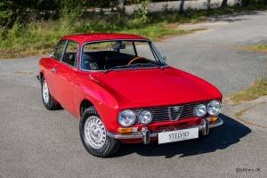Image 4/24 of Alfa Romeo 2000 GT Veloce (1973)