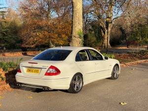 Image 45/47 of Mercedes-Benz E 63 AMG (2006)