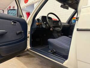 Image 7/18 of Mercedes-Benz 200 (1983)