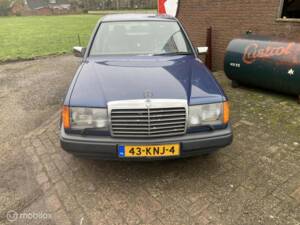 Bild 47/50 von Mercedes-Benz 300 E (1986)