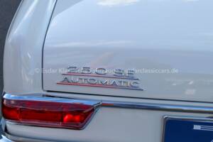Image 10/32 of Mercedes-Benz 250 SE (1967)