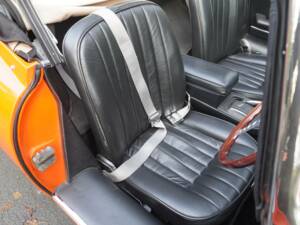 Image 9/18 de Jaguar E-Type (1968)