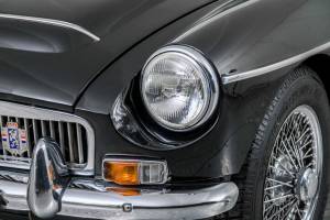 Image 22/50 of MG MGC GT (1969)