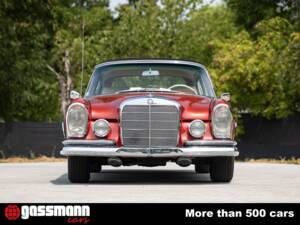 Image 2/15 of Mercedes-Benz 250 SE (1966)